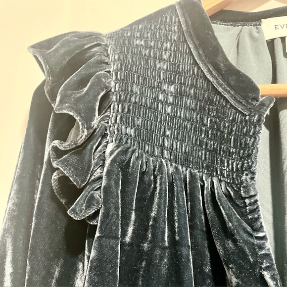 Evereve Yana Velvet Ruffle Top, navy blue with long sleeves - Picture 5 of 10